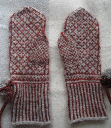 Squirrel and Oak Mittens